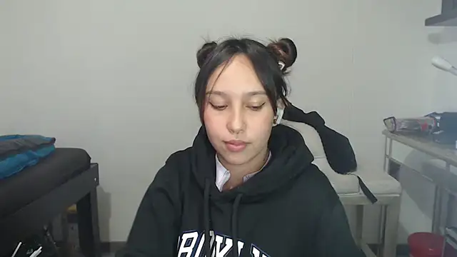 Snapshot of Skarlet_Adams28 chatting on 02/07/25, 02:40 Skarlet Adams28 online show from 02/07/25, 02:40