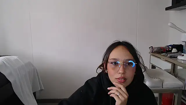 Snapshot of Skarlet_Adams28 chatting on 02/11/25, 07:59 Skarlet Adams28 online show from 02/11/25, 07:59