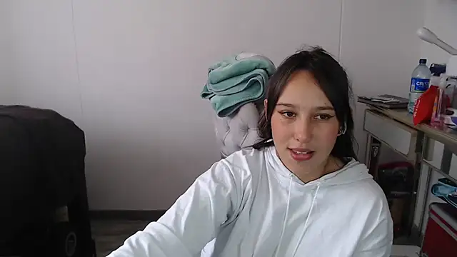 Snapshot of Skarlet_Adams28 chatting on 02/17/25, 07:53 Skarlet Adams28 online show from 02/17/25, 07:53