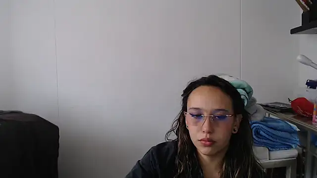 Snapshot of Skarlet_Adams28 chatting on 02/18/25, 06:58 Skarlet Adams28 online show from 02/18/25, 06:58