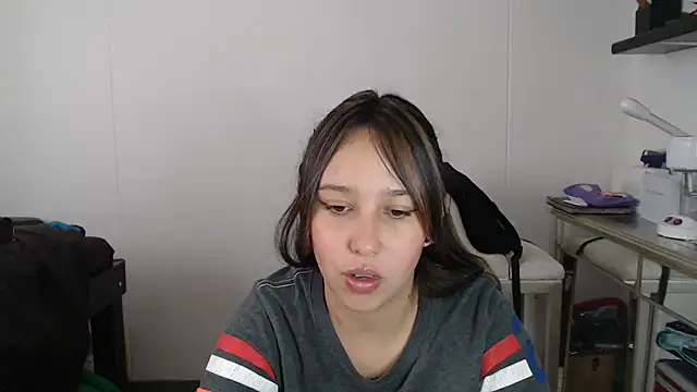 Snapshot of Skarlet_Adams28 chatting on 03/08/25, 05:11 Skarlet Adams28 online show from 03/08/25, 05:11