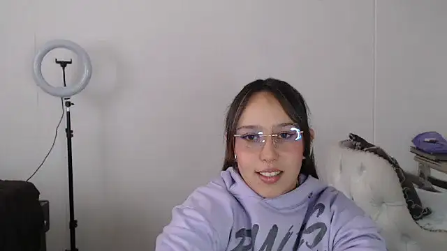 Snapshot of Skarlet_Adams28 chatting on 03/09/25, 03:27 Skarlet Adams28 online show from 03/09/25, 03:27