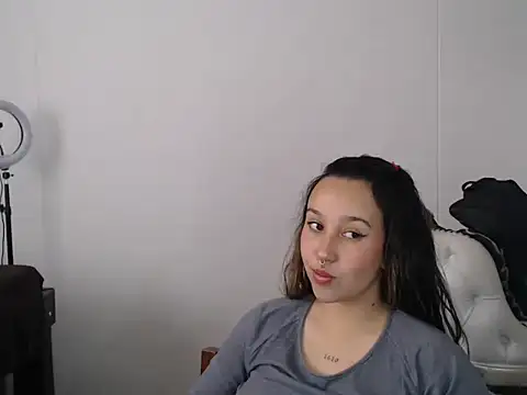 Snapshot of Skarlet_Adams28 chatting on 03/12/25, 04:02 Skarlet Adams28 online show from 03/12/25, 04:02