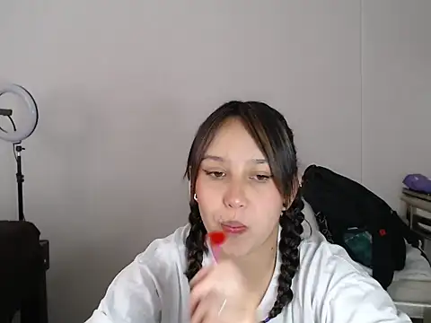 Snapshot of Skarlet_Adams28 chatting on 03/14/25, 09:21 Skarlet Adams28 online show from 03/14/25, 09:21