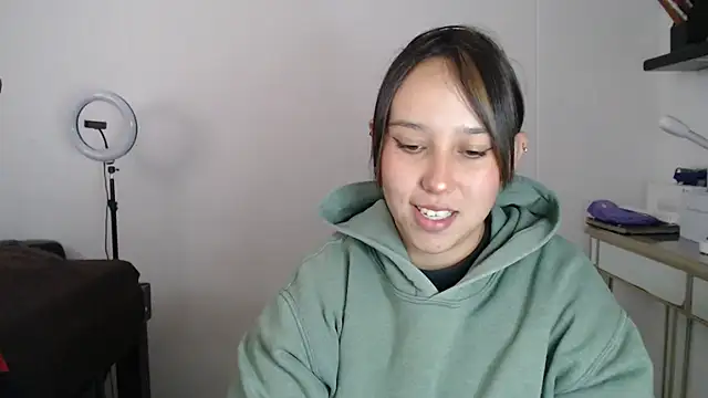 Snapshot of Skarlet_Adams28 chatting on 03/15/25, 05:59 Skarlet Adams28 online show from 03/15/25, 05:59