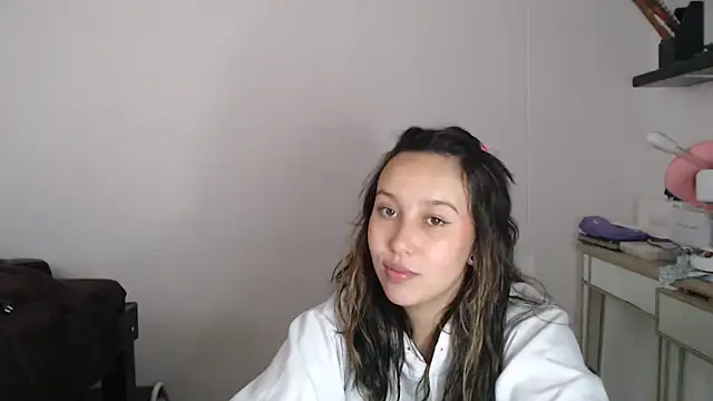 Snapshot of Skarlet_Adams28 chatting on 03/17/25, 10:17 Skarlet Adams28 online show from 03/17/25, 10:17