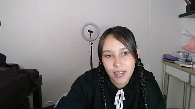 Snapshot of Skarlet_Adams28 chatting on 03/21/25, 09:01 Skarlet Adams28 online show from 03/21/25, 09:01