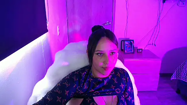 Snapshot of Skarlet_Adams28 chatting on 09/11/25, 08:42 Skarlet Adams28 online show from 09/11/25, 08:42