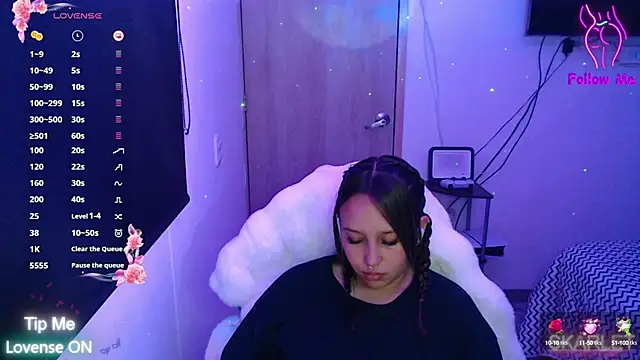 Snapshot of Skarlet_Adams28 chatting on 09/26/25, 10:36 Skarlet Adams28 online show from 09/26/25, 10:36