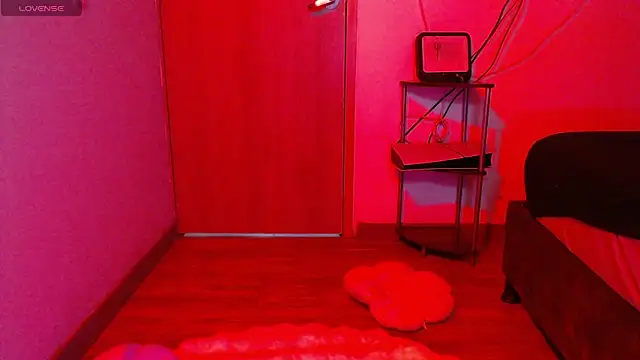 Snapshot of Skarlet_Adams28 chatting on 10/15/25, 10:43 Skarlet Adams28 online show from 10/15/25, 10:43