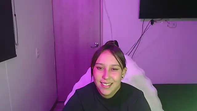 Snapshot of Skarlet_Adams28 chatting on 10/20/25, 11:16 Skarlet Adams28 online show from 10/20/25, 11:16