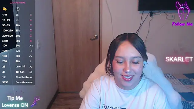 Snapshot of Skarlet_Adams28 chatting on 10/23/25, 08:40 Skarlet Adams28 online show from 10/23/25, 08:40