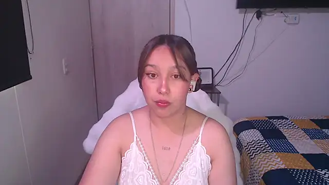 Snapshot of Skarlet_Adams28 chatting on 10/27/25, 09:30 Skarlet Adams28 online show from 10/27/25, 09:30