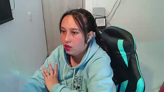 Snapshot of Skarlet_Adams28 chatting on 11/27/25, 10:23 Skarlet Adams28 online show from 11/27/25, 10:23