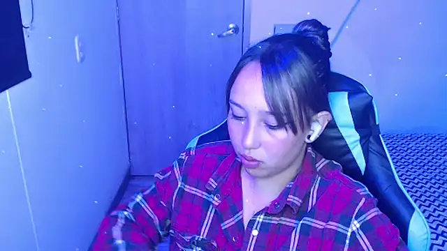 Snapshot of Skarlet_Adams28 chatting on 02/18/26, 08:38 Skarlet Adams28 online show from 02/18/26, 08:38