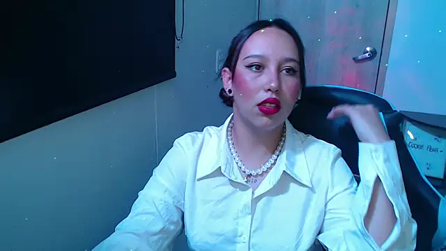 Skarlet Adams28 online show from 03/18/26, 09:18