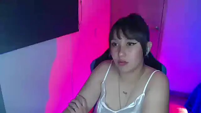 Skarlet Adams28 online show from 04/21/26, 01:42