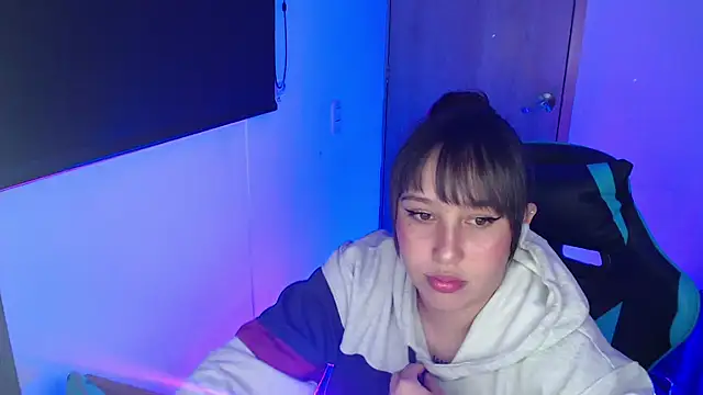 Skarlet Adams28 online show from 04/21/26, 02:51