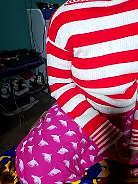 Snapshot of hotbaby_5 chatting on 01/08/25, 01:53 hotbaby 5 online show from 01/08/25, 01:53