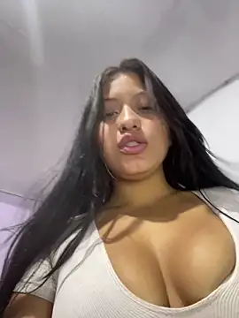 Estefanii- online show from 01/04/25, 11:22