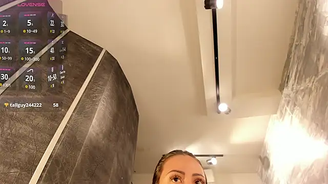 juliasprousse  online show from 01/14/25, 04:25
