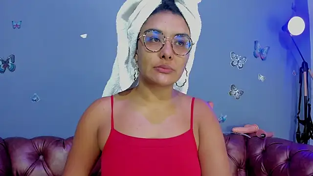 Kaira mosse online show from 11/25/25, 11:43