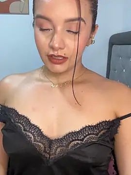 Snapshot of Melanyprada chatting on 05/27/26, 04:31 Melanyprada online show from 05/27/26, 04:31