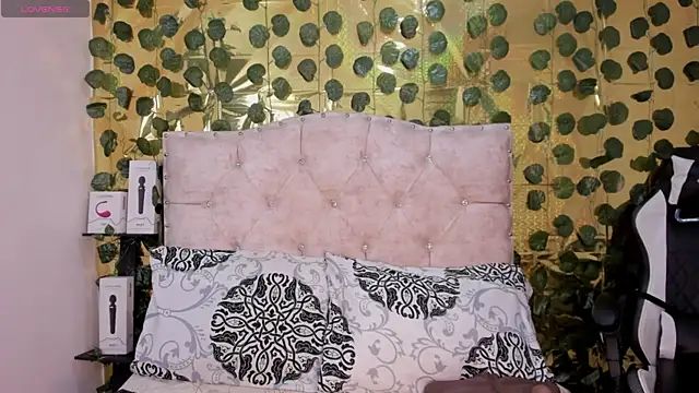 Snapshot of cristalconnorr chatting on 12/29/24, 05:12 cristalconnorr online show from 12/29/24, 05:12