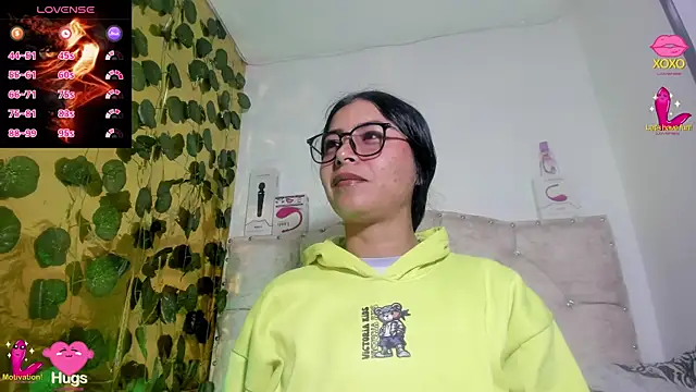 Snapshot of cristalconnorr chatting on 10/01/25, 04:24 cristalconnorr online show from 10/01/25, 04:24