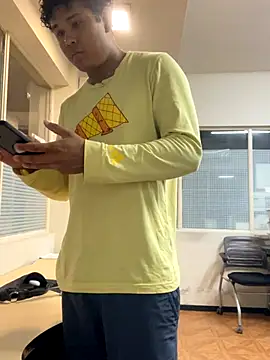 Snapshot of Brencuz chatting on 09/27/25, 04:01 Brencuz online show from 09/27/25, 04:01