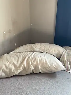 Snapshot of Brencuz chatting on 10/19/25, 03:56 Brencuz online show from 10/19/25, 03:56