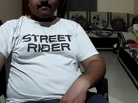 Snapshot of Akhil3290 chatting on 06/11/26, 06:06 Akhil3290 online show from 06/11/26, 06:06