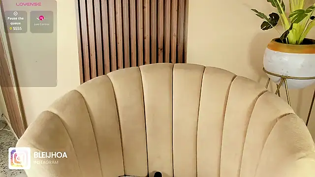 Snapshot of kenayfox chatting on 01/17/25, 05:32 kenayfox online show from 01/17/25, 05:32