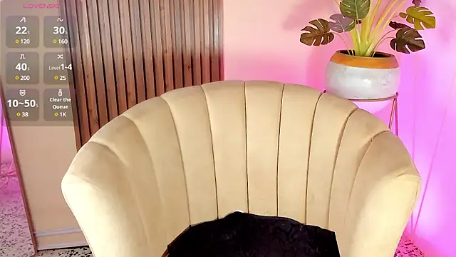 Snapshot of kenayfox chatting on 02/27/25, 04:41 kenayfox online show from 02/27/25, 04:41