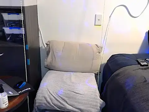 ChunkyMonkey007 online show from 10/22/25, 06:07