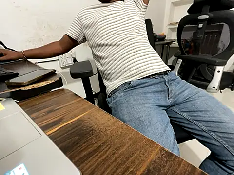 real meet girl finding in online show from 10/23/25, 10:03