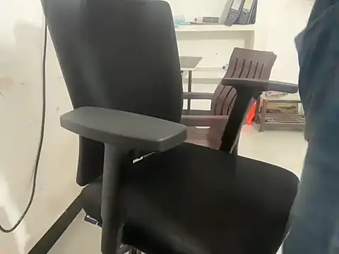 real meet girl finding in online show from 03/13/26, 10:33