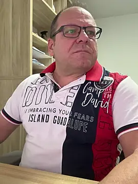 coupleLatinaLovers online show from 12/04/25, 06:55