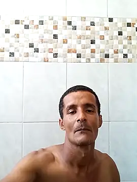 Snapshot of morenogato100 chatting on 05/05/26, 03:31 morenogato100 online show from 05/05/26, 03:31
