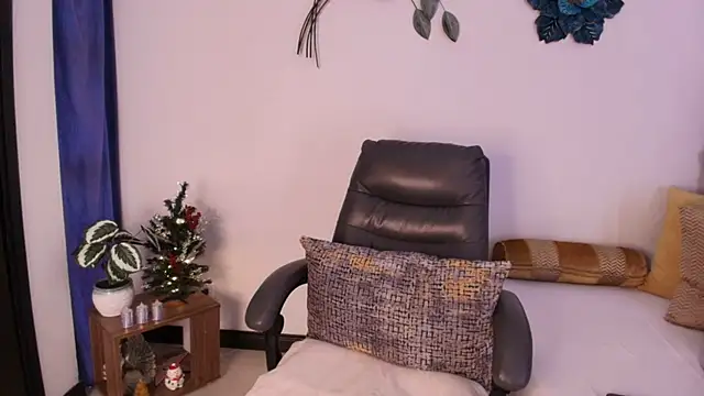 Saray M  online show from 12/15/25, 05:17