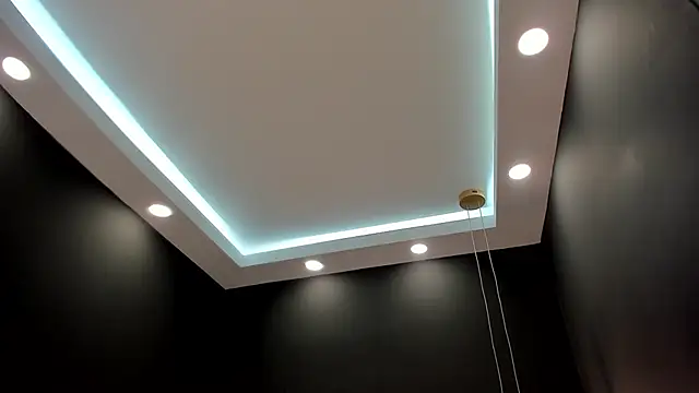 chloe zulay online show from 02/20/25, 02:40