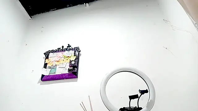 PetiteIvoryQueen19 online show from 11/05/25, 03:28