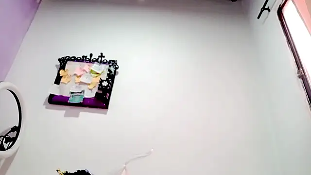 Snapshot of PetiteIvoryQueen19 chatting on 02/06/26, 06:44 PetiteIvoryQueen19 online show from 02/06/26, 06:44