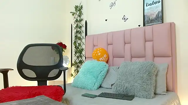 isabela ferrer  online show from 02/15/25, 01:05