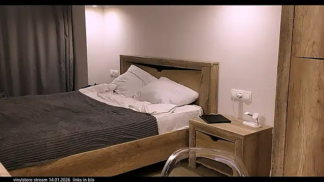 vinylstore online show from 01/14/26, 03:50