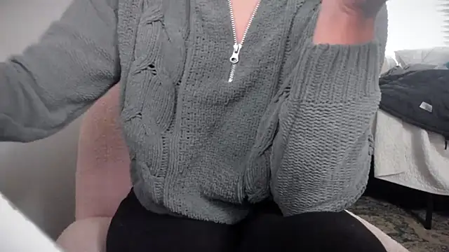 bigb00tyjudyyX online show from 10/18/25, 02:51