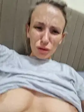 YourJuliena online show from 02/20/25, 01:40