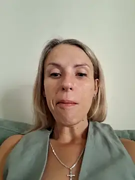 YourJuliena online show from 02/23/25, 09:22