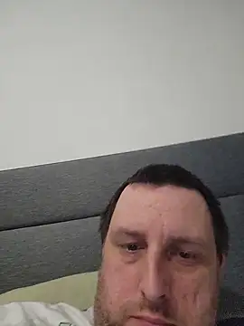 Snapshot of HE-M123 chatting on 06/07/26, 09:40 HE-M123 online show from 06/07/26, 09:40