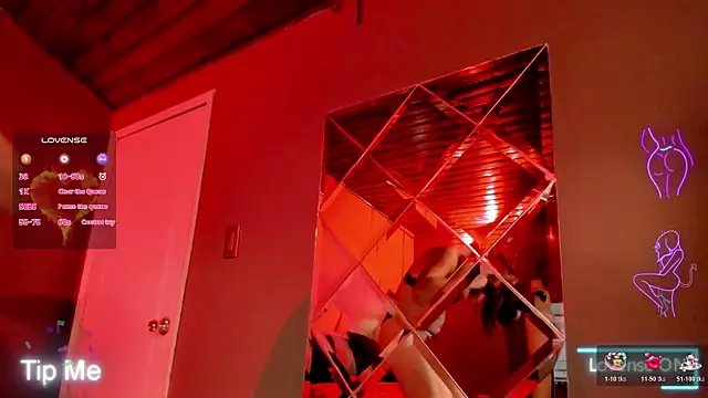 Snapshot of Alliemilky chatting on 10/28/25, 04:38 Alliemilky online show from 10/28/25, 04:38